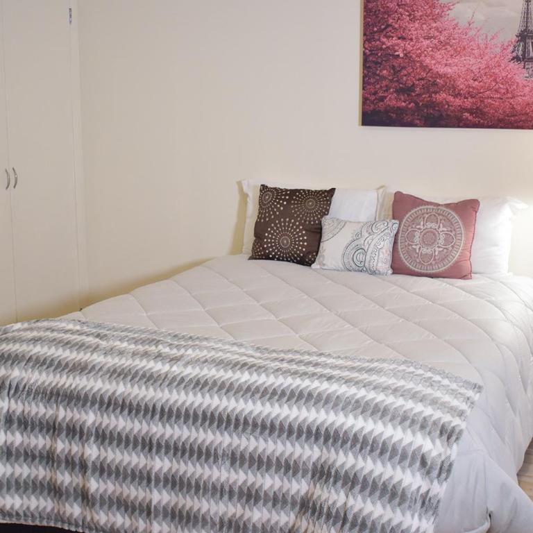 Chayo's Departamentos - Family Room - 17