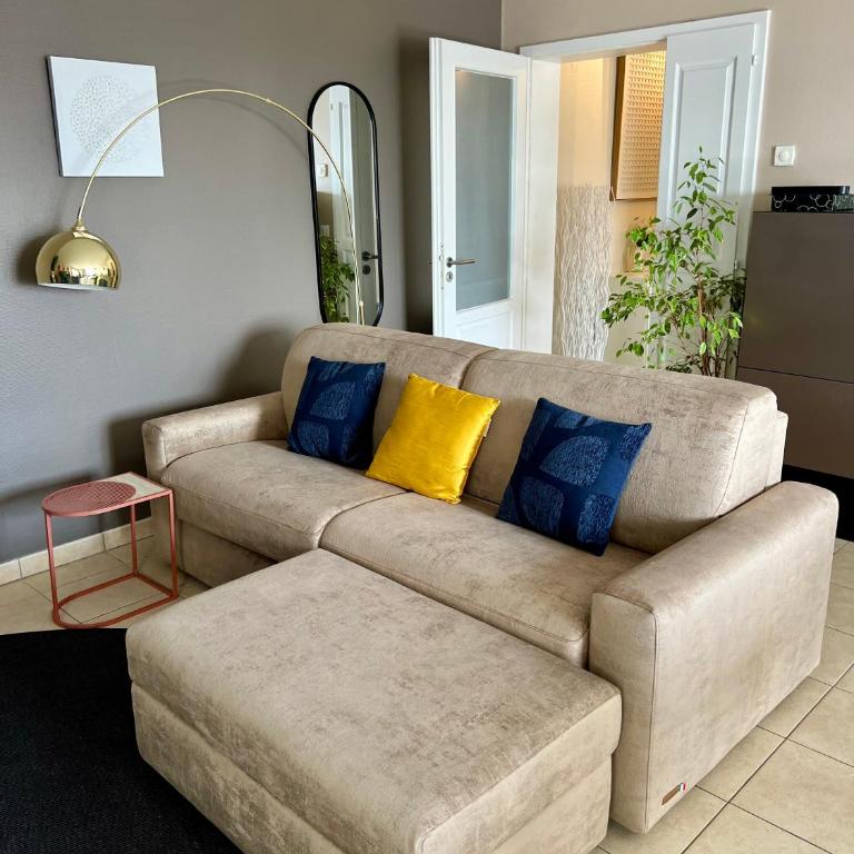 Appartement climatisé 3 étoiles T3 chic à Strasbourg avec billard et terrasse - Two-Bedroom Apartment - 5