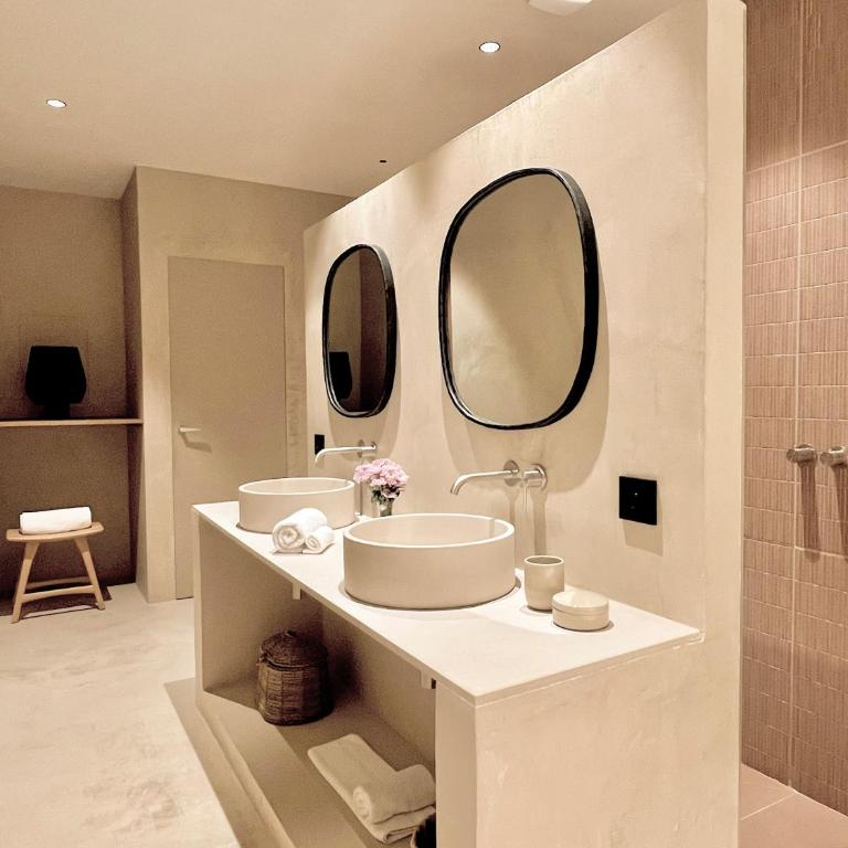 Toile Blanche - Suite avec Piscine Privée - 10