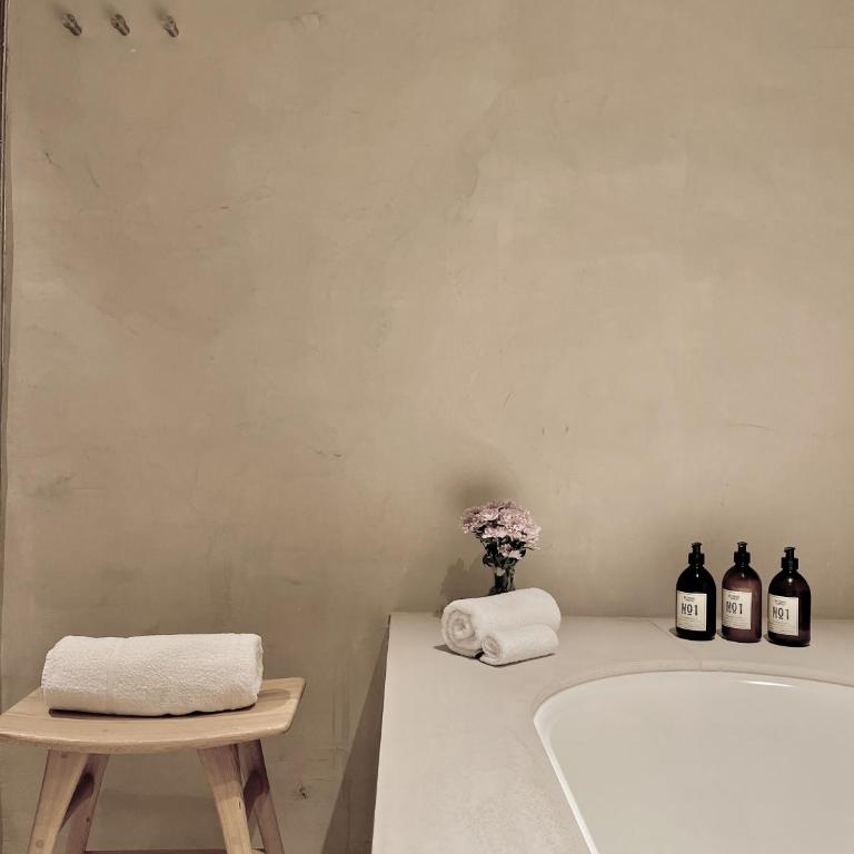 Toile Blanche - Suite avec Piscine Privée - 8