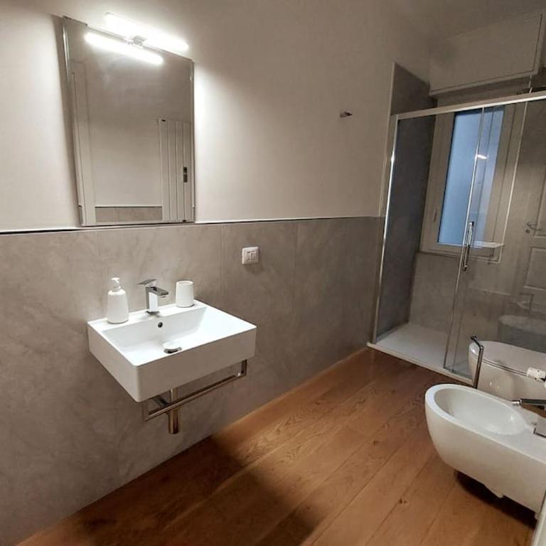 In Centrale - Double Room with Private Bathroom - 3