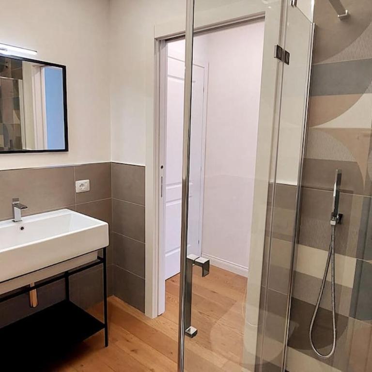 In Centrale - Double Room with Private Bathroom - 12