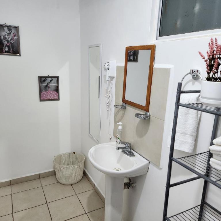 MAZA HOUSE, Cerca de la playa, privada con alberca - Three-Bedroom Home - 28