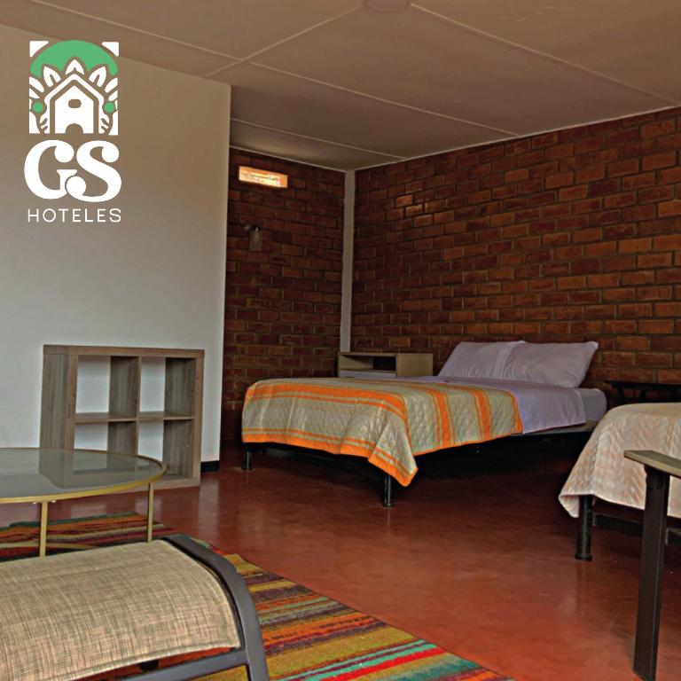 GS Hoteles-Asia Sur - Classic Triple Room - 2