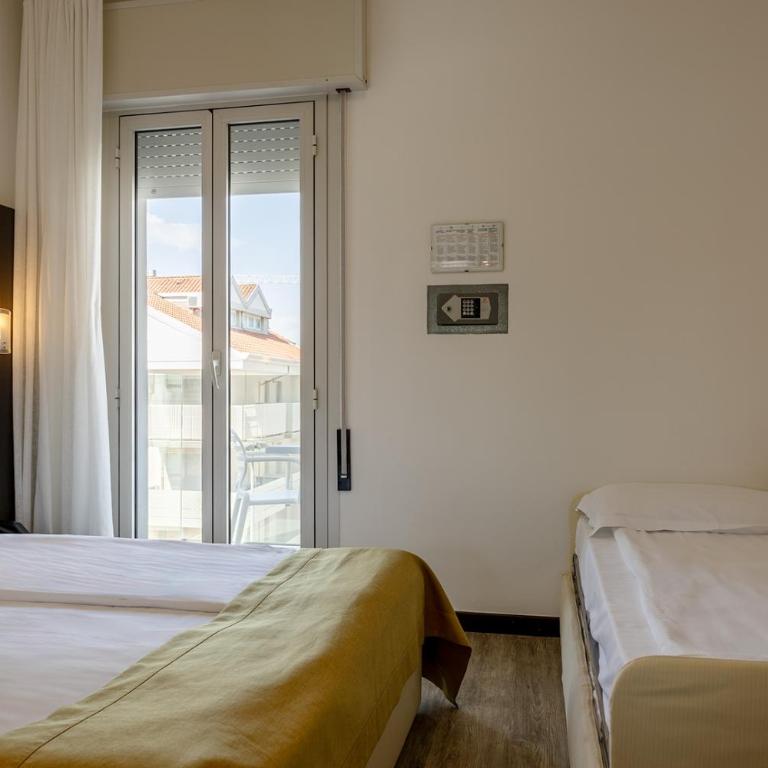 Hotel Bristol - Camera Tripla con Balcone - 10