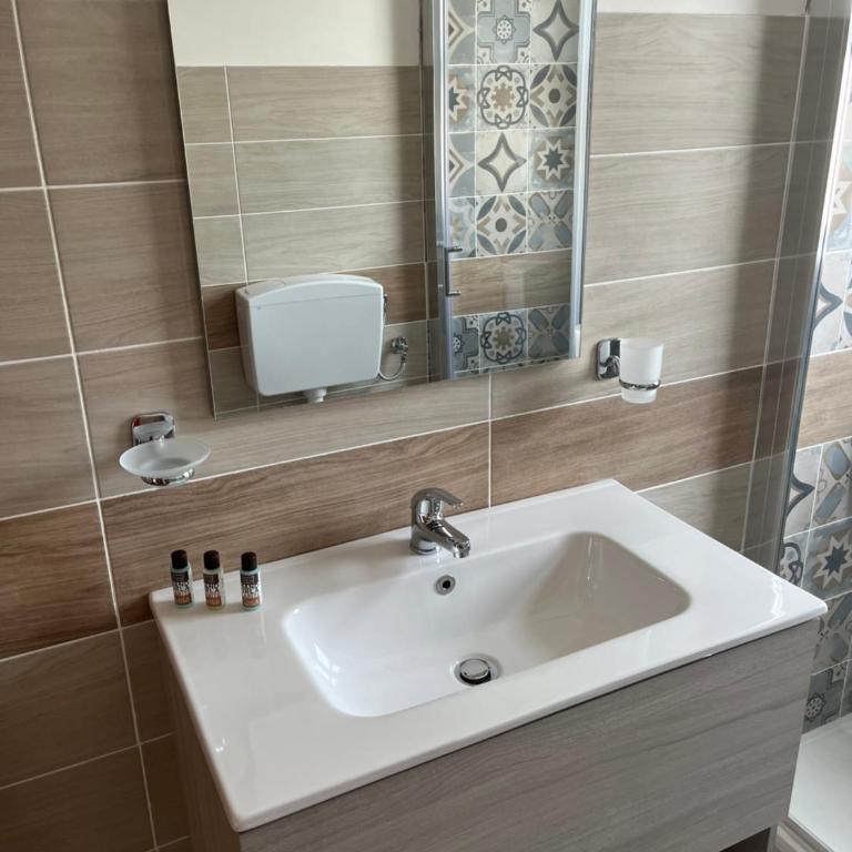 Nemi rooms - Camera Matrimoniale con Bagno Privato - 3