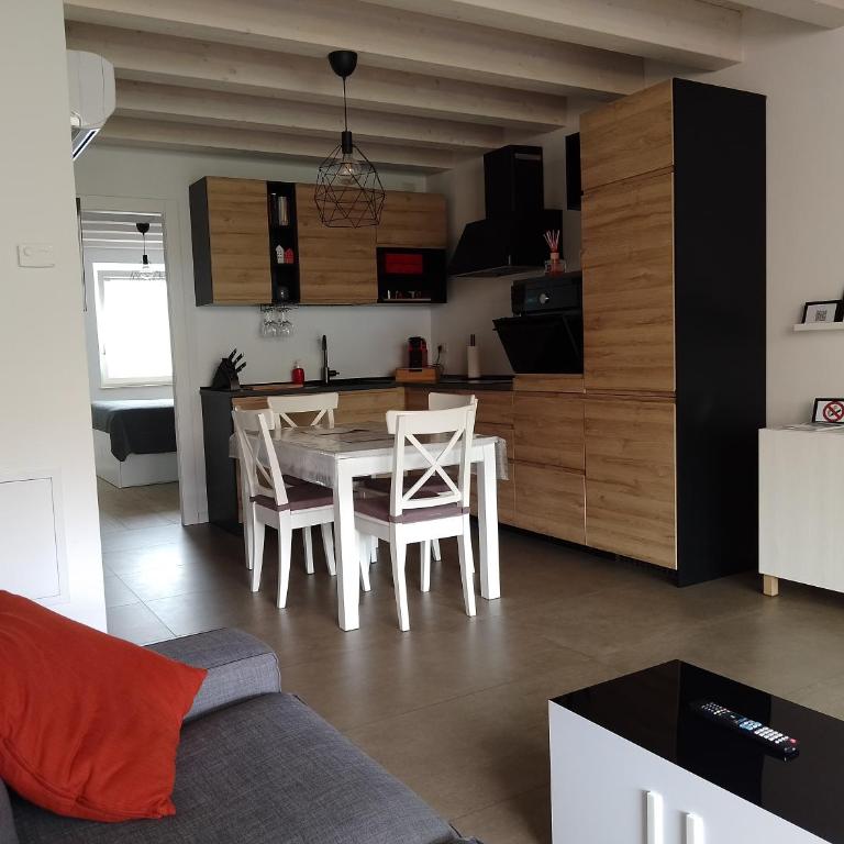Verona Urban Apartment - Appartamento con 2 Camere da Letto - 1