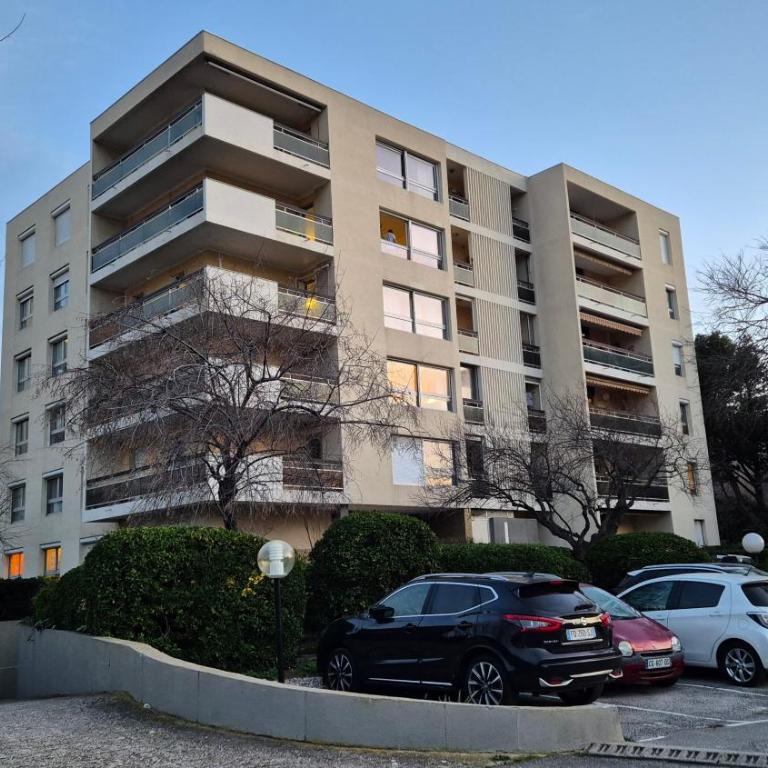 Pointe Rouge à 2mn de la plage - avec petite vue mer - Appartement 2 Chambres - 11
