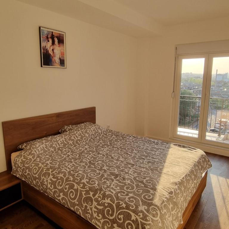 Sunset Apartman - Apartman sa 1 Spavaćom Sobom, Balkonom i Pogledom na Grad - 3