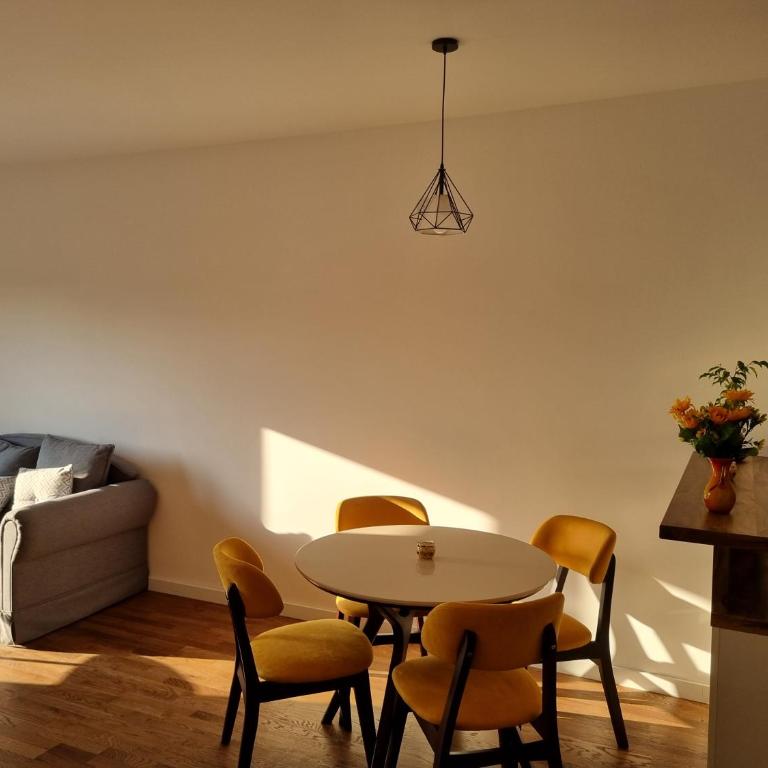 Sunset Apartman - Apartman sa 1 Spavaćom Sobom, Balkonom i Pogledom na Grad - 4