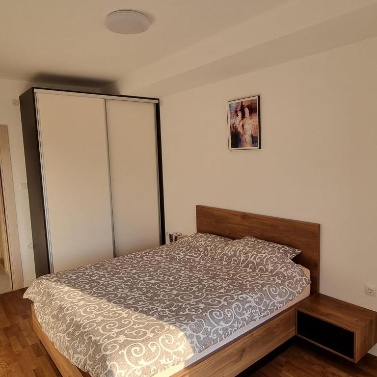 Sunset Apartman - Apartman sa 1 Spavaćom Sobom, Balkonom i Pogledom na Grad - 7