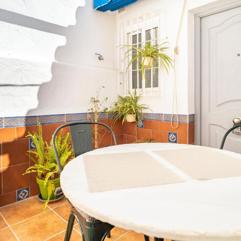 Awesome Apartment In Torremolinos With Wifi - Apartamento de 1 dormitorio - 9