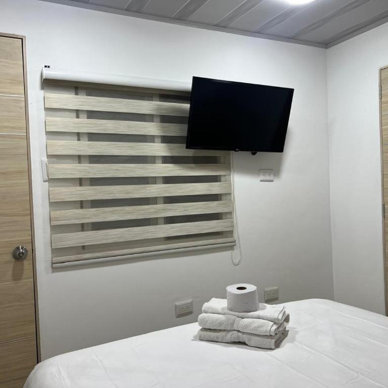 Hotel Orduz Centro Histórico de Cali - Two-Bedroom Deluxe Apartment with Balcony - 6