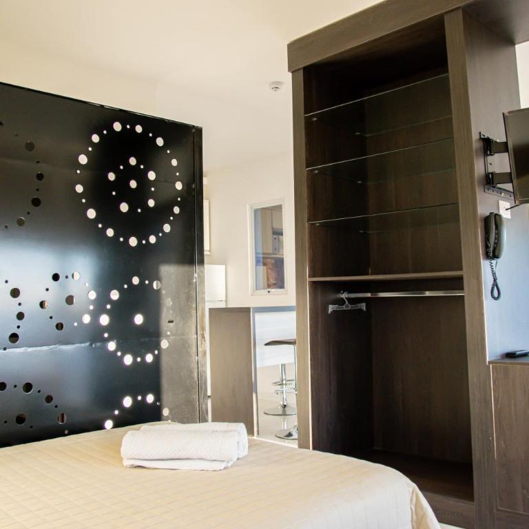 Nobleza Apart Hotel - Comfort Quadruple Room - 2