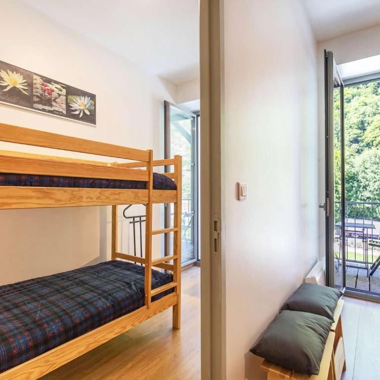 Appartement cosy à Cauterets avec balcon, centre-ville, 2 chambres, pour 4 à 6 personnes - FR-1-401-296 - Appartement - 4
