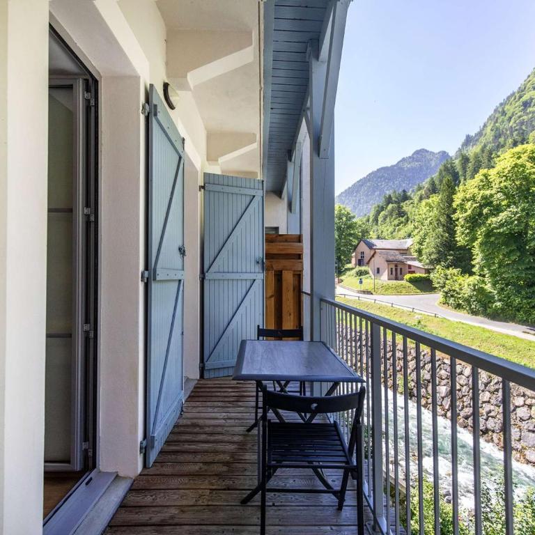 Appartement cosy à Cauterets avec balcon, centre-ville, 2 chambres, pour 4 à 6 personnes - FR-1-401-296 - Appartement - 5