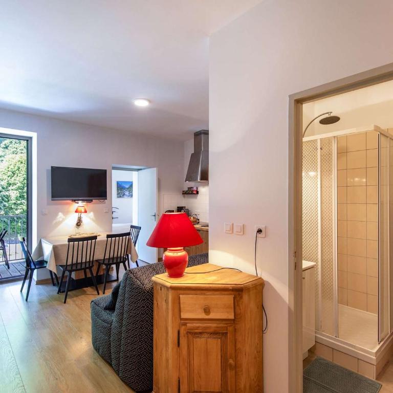 Appartement cosy à Cauterets avec balcon, centre-ville, 2 chambres, pour 4 à 6 personnes - FR-1-401-296 - Appartement - 6