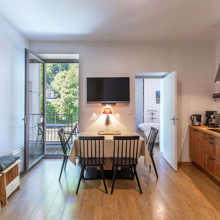 Appartement cosy à Cauterets avec balcon, centre-ville, 2 chambres, pour 4 à 6 personnes - FR-1-401-296 - Appartement - 8