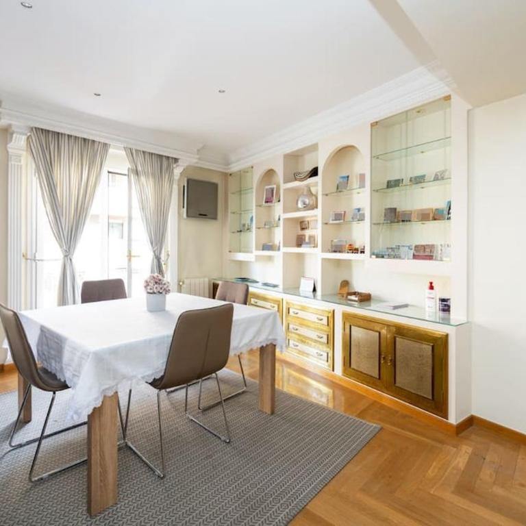 PUSHE Granada Plaza Menorca Art & Tradition - Three-Bedroom Apartment - 4