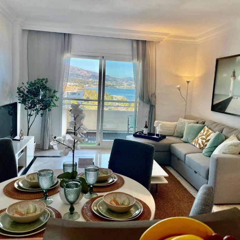 TopMarbella Marina Banus Luxury Apartment - Marbella Marina Banus luxurious Apartment Sea Views - Family Two-Bedroom Apartment with View - 9