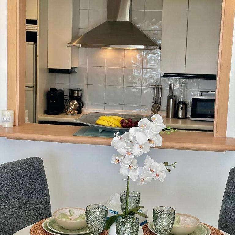 TopMarbella Marina Banus Luxury Apartment - Marbella Marina Banus luxurious Apartment Sea Views - Family Two-Bedroom Apartment with View - 13
