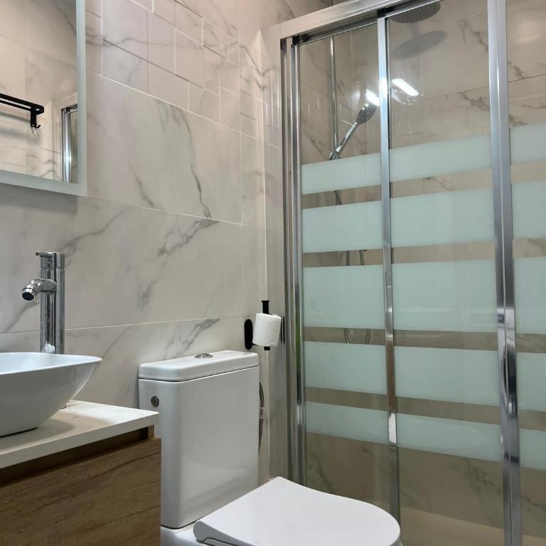 Cozy Apartment up to 6 persons 3 min to Metro - Apartamento - 3