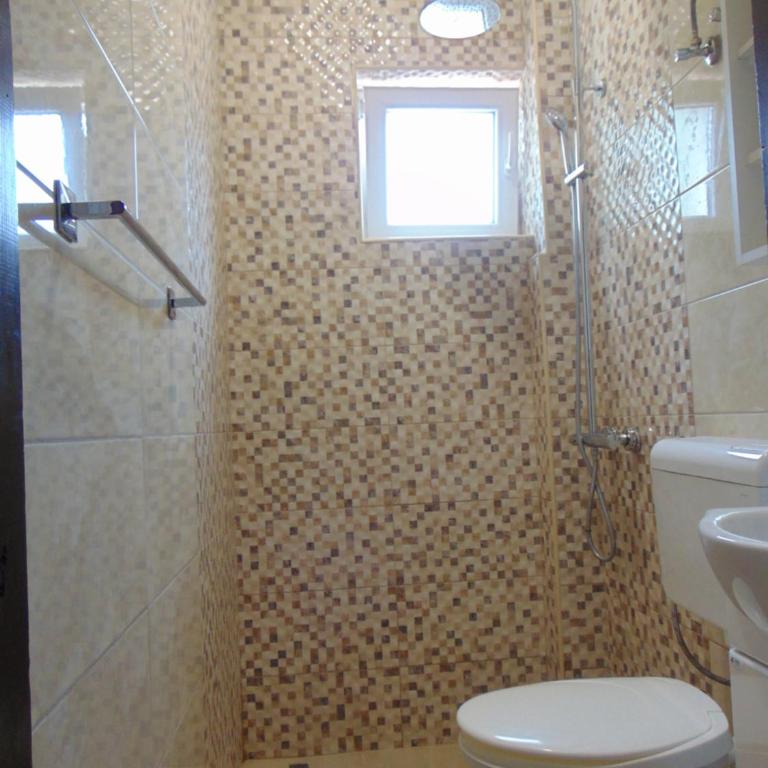 Guest House Ivan - Dvokrevetna Soba sa Bračnim Krevetom (Queen-size) i Balkonom - 12