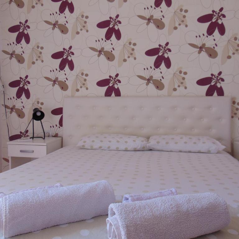 Guest House Ivan - Dvokrevetna Soba sa Bračnim Krevetom (Queen-size) i Balkonom - 9