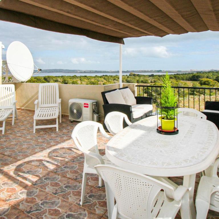 Beautiful Apartment In Torrevieja - Apartamento de 3 dormitorios - 11