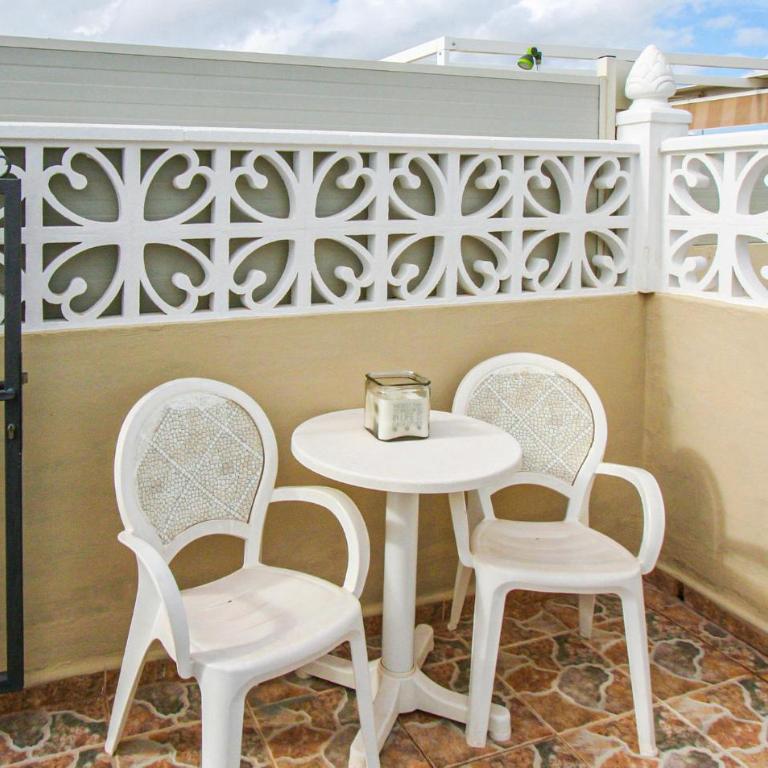 Beautiful Apartment In Torrevieja - Apartamento de 3 dormitorios - 12