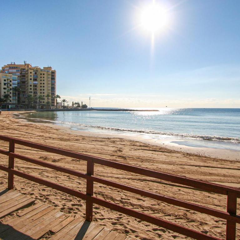 Beautiful Apartment In Torrevieja - Apartamento de 3 dormitorios - 21