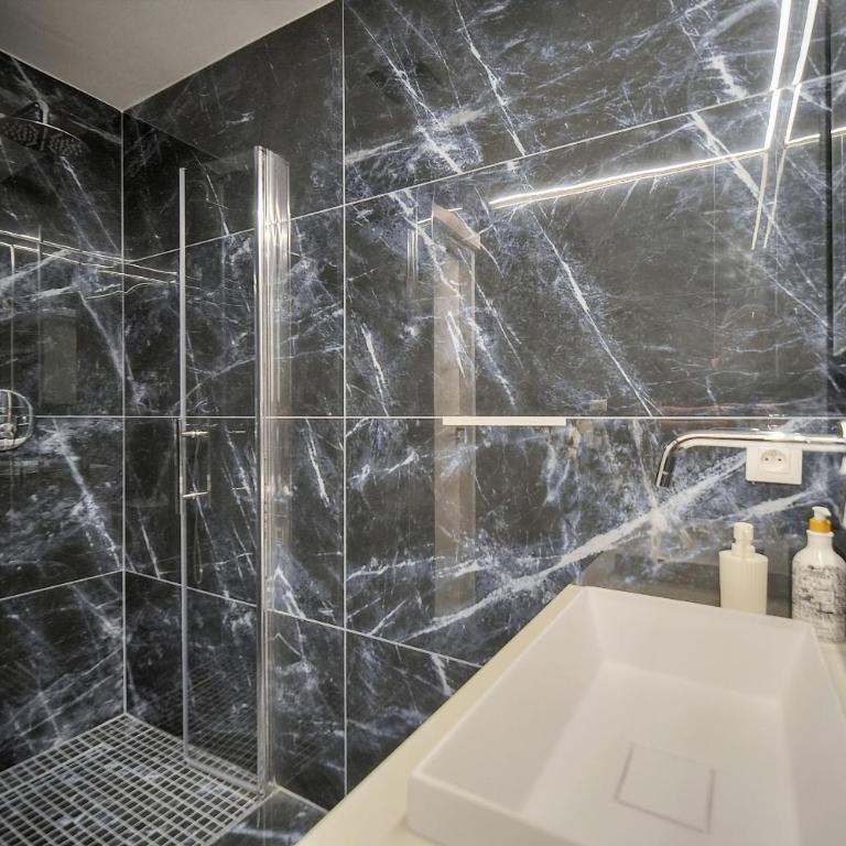 Design 2 pièces CARRE D'OR -COEUR DE CANNES A1B205 - Apartment mit Balkon - 26
