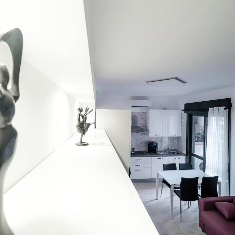 Visit Cagliari - Apartment with Balcony - 1