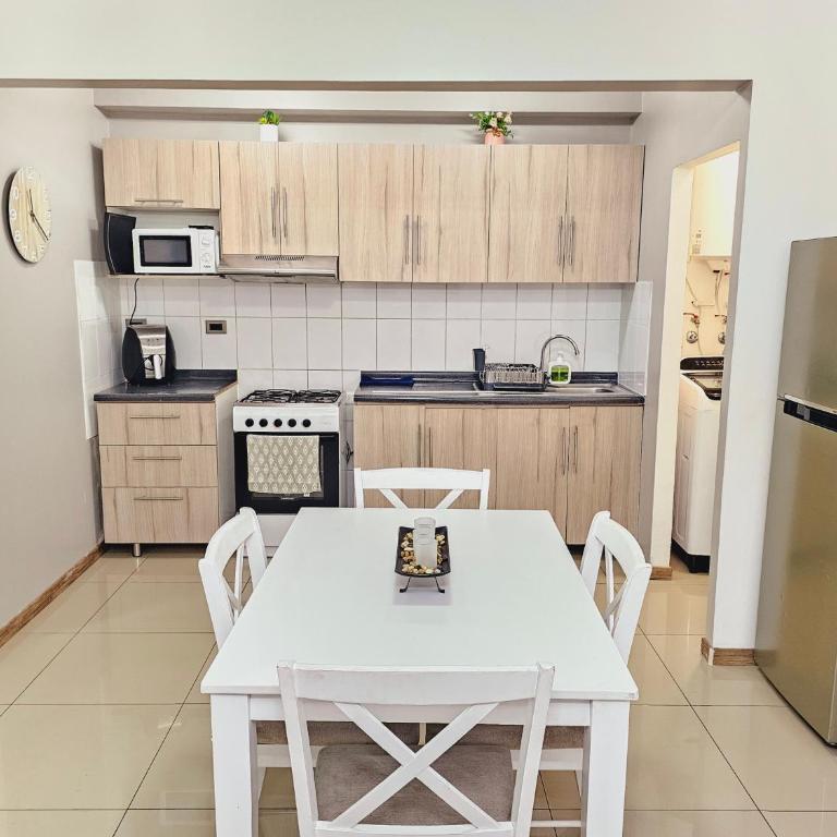 Apartamentos y Habitaciones Privadas Automatizados - Three-Bedroom Apartment - 2