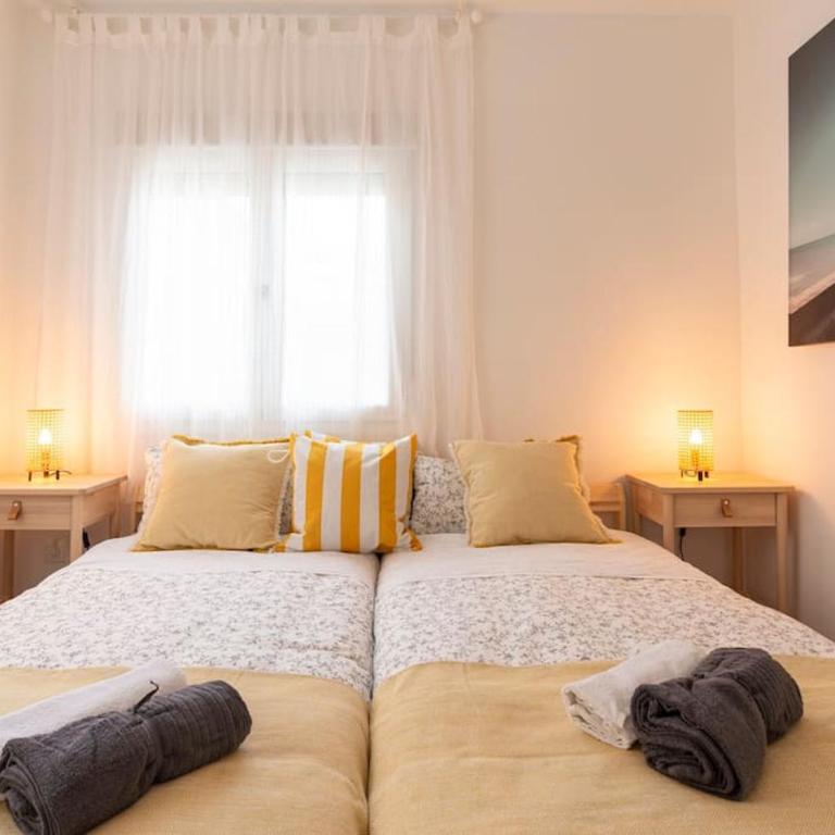Penthouse 2bedroom w Rooftop Views - Two-Bedroom Apartment - 34