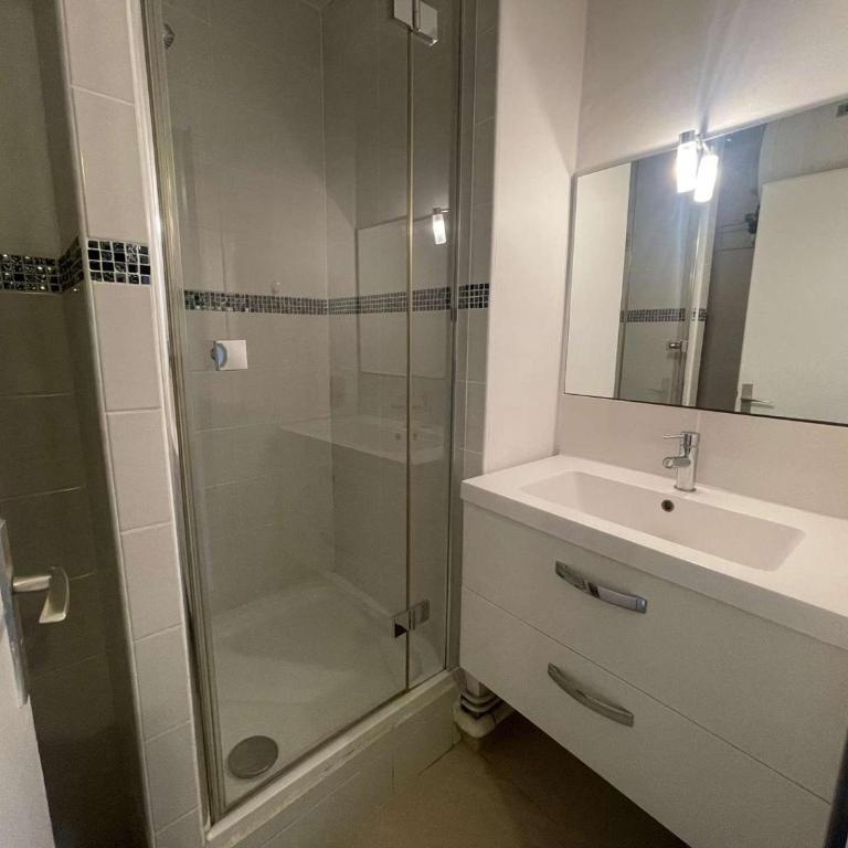 Studio Cabine avec Piscine, à 150m de la Plage, Quartier Animé, Parking Privé, 4 pers, Animaux Non Admis - FR-1-328-189 - Studio - 9