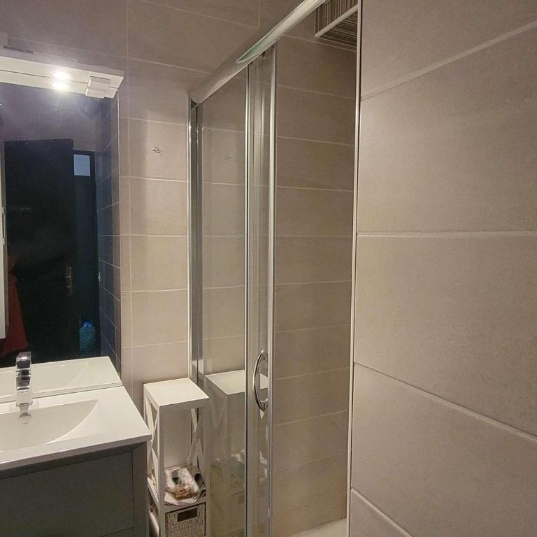 Appartement 2 Chambres - Terrasse - Centre Station - Parking - Appartamento con 2 Camere da Letto - 9