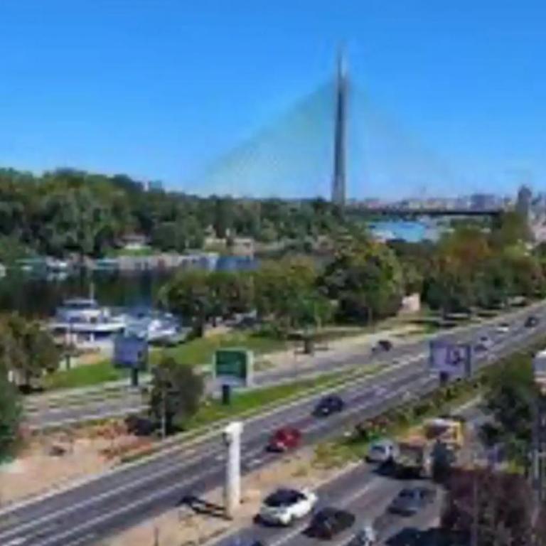 Luksuzan brod na obali reke - Mobilna Kućica - 2