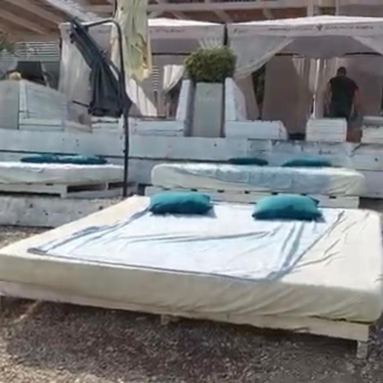 Luksuzan brod na obali reke - Mobilna Kućica - 13