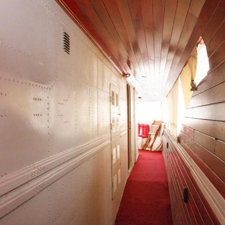 Luksuzan brod na obali reke - Mobilna Kućica - 18