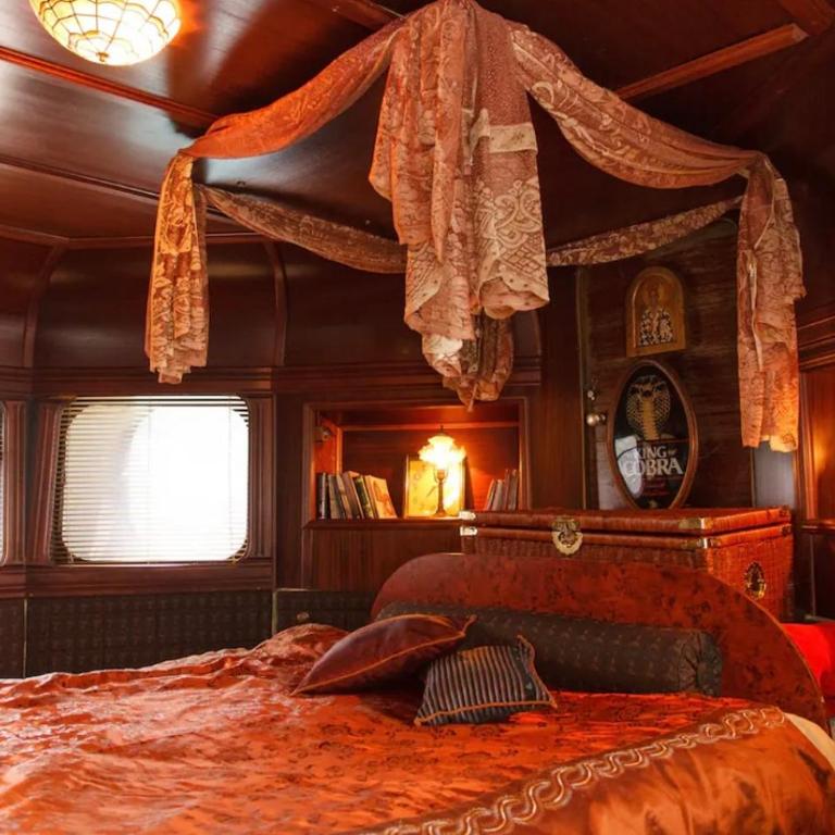 Luksuzan brod na obali reke - Mobilna Kućica - 31