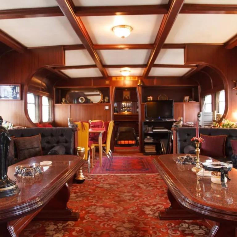 Luksuzan brod na obali reke - Mobilna Kućica - 34