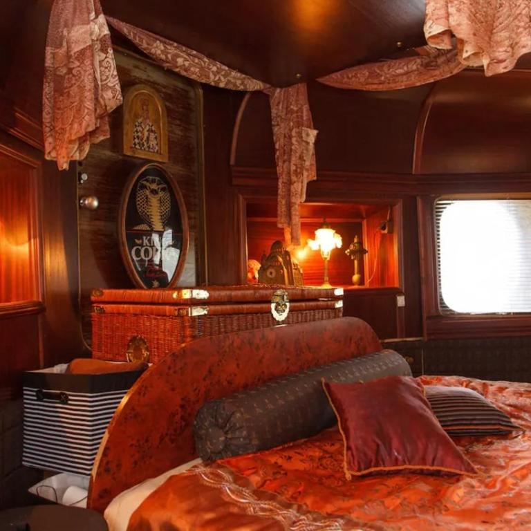 Luksuzan brod na obali reke - Mobilna Kućica - 36