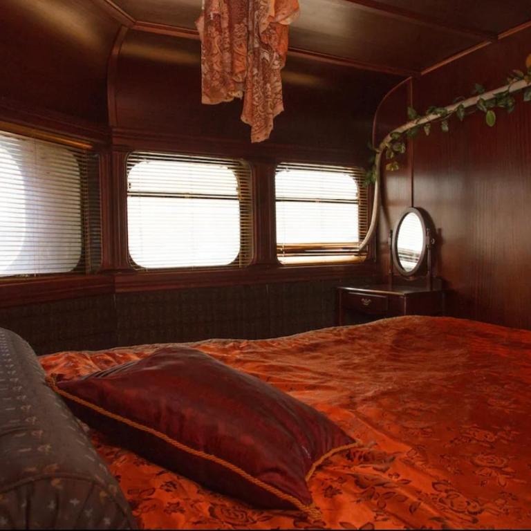 Luksuzan brod na obali reke - Mobilna Kućica - 45