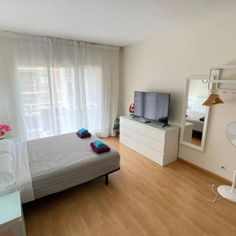 Rooms in Apartment Paris - Triple Room with Shared Bathroom - 6