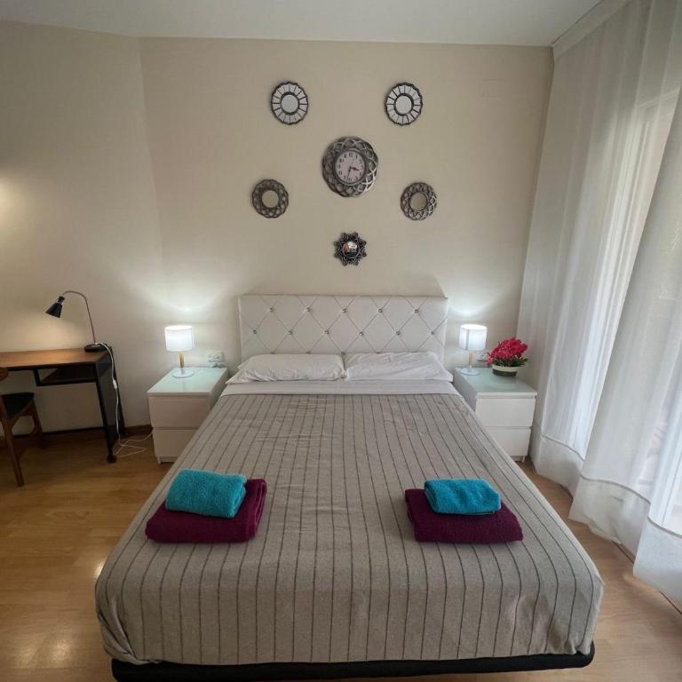 Rooms in Apartment Paris - Triple Room with Shared Bathroom - 2