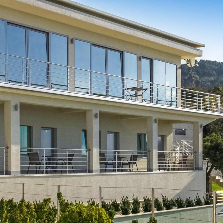 Awesome Home In Kotor - Seven-Bedroom Holiday Home - 10