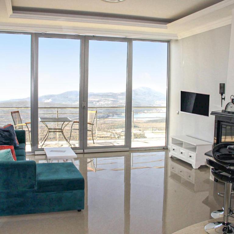 Awesome Home In Kotor - Seven-Bedroom Holiday Home - 3