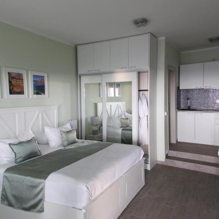 Awesome Home In Kotor - Seven-Bedroom Holiday Home - 15