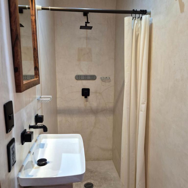 Freelance Hostel - Single Bed in 6-Bed Dormitory Room - 5